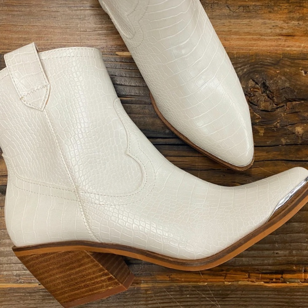 NWT CROCODILE BOOTIES